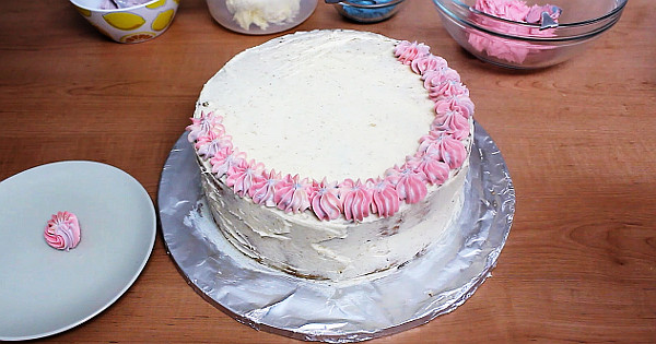 How To Decorate Cake